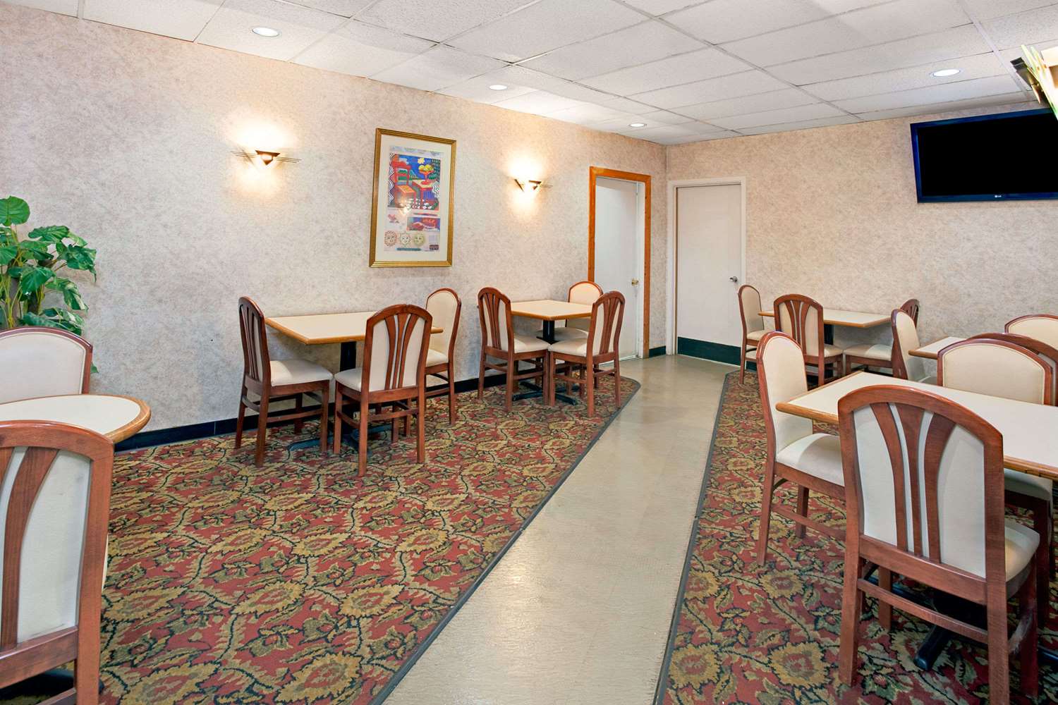 Days Inn By Wyndham Livonia - Detroit 40/59