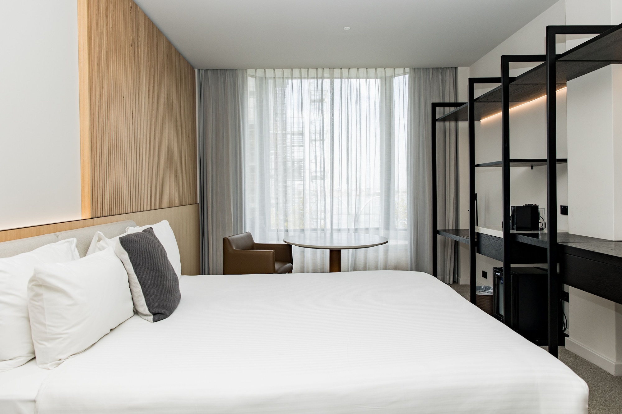 QUAY, ELIZABETH, LUXURY