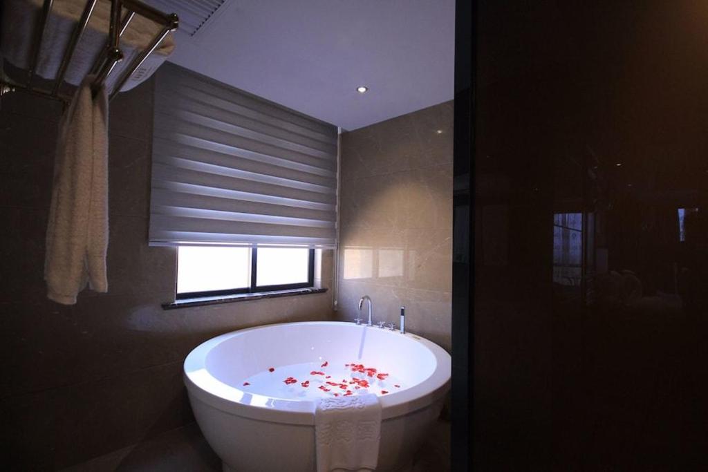 Chateau Star Sea Hotel 42/44