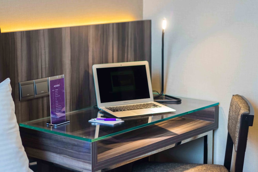 Aqueen Hotel Paya Lebar 26/32
