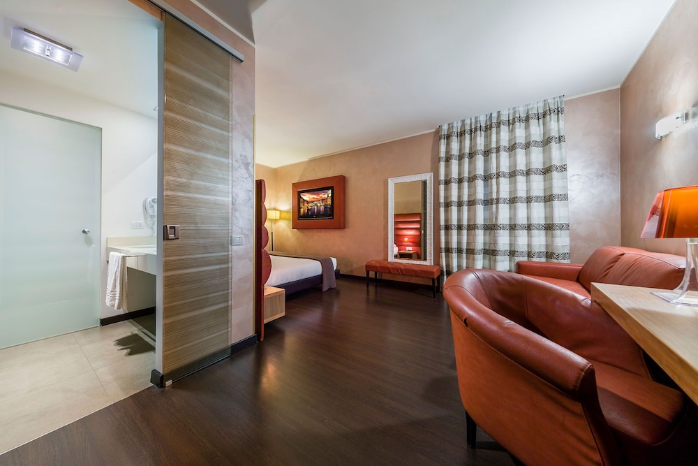 Base To Work Hotel 27/42