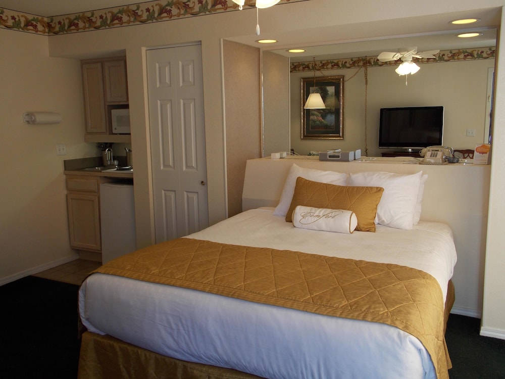 Room at The Suites At Fall Creek, BRANSON - MO