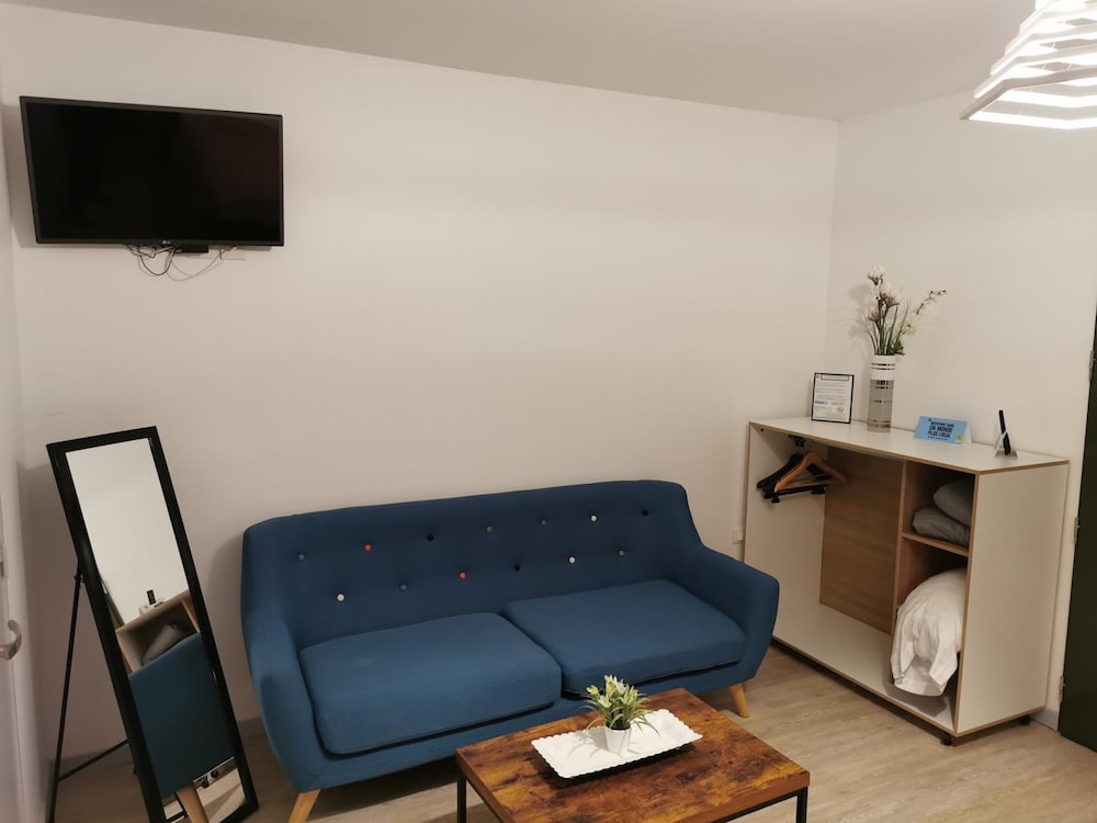 HOTEL LA HAIE DES VIGNES 35/68