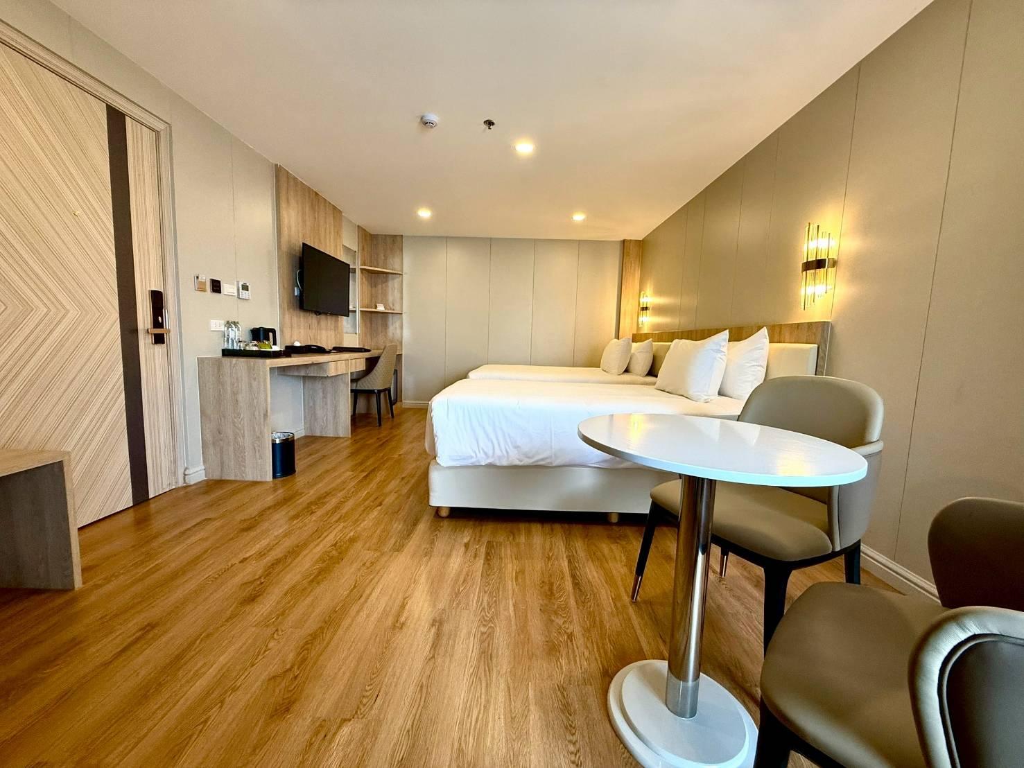 Renovated, Superior, Twin Beds, Golden Jomtien Beach Hotel 2/2