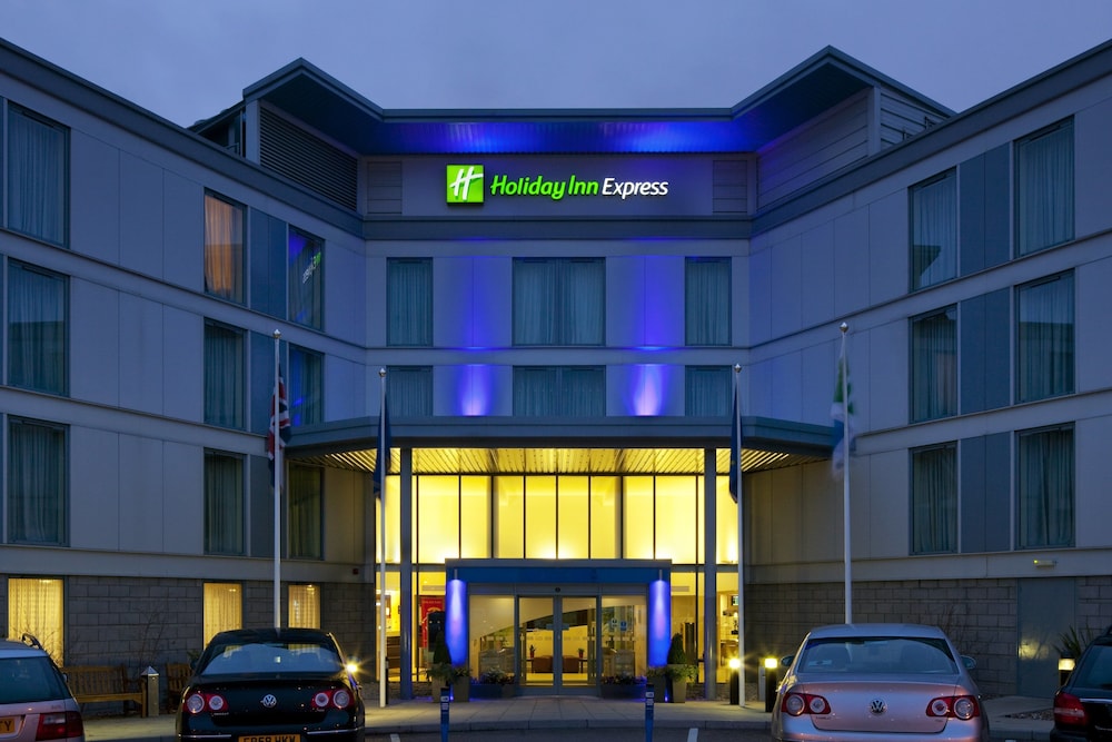Holiday Inn Express London Stansted Airport 30/33