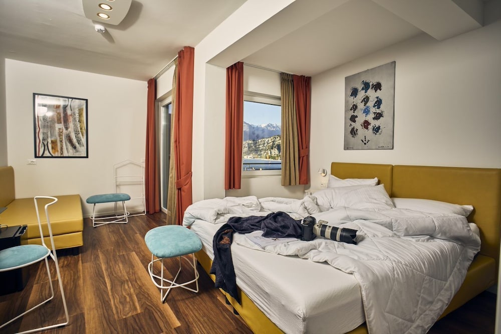 HOTEL PARADISO 39/59