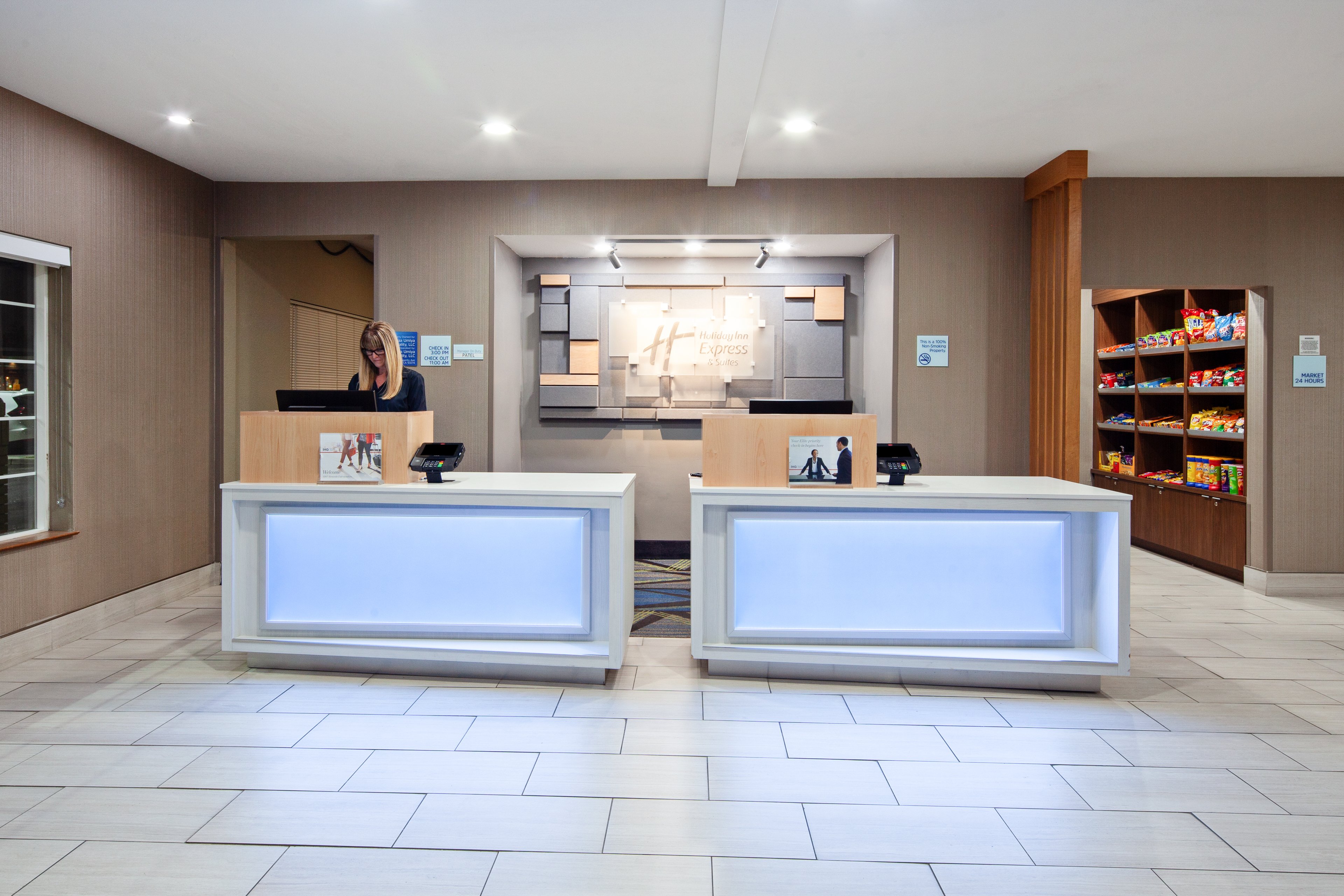 Holiday Inn Express Suites Tular Ex Charter Inn Suites 1/24