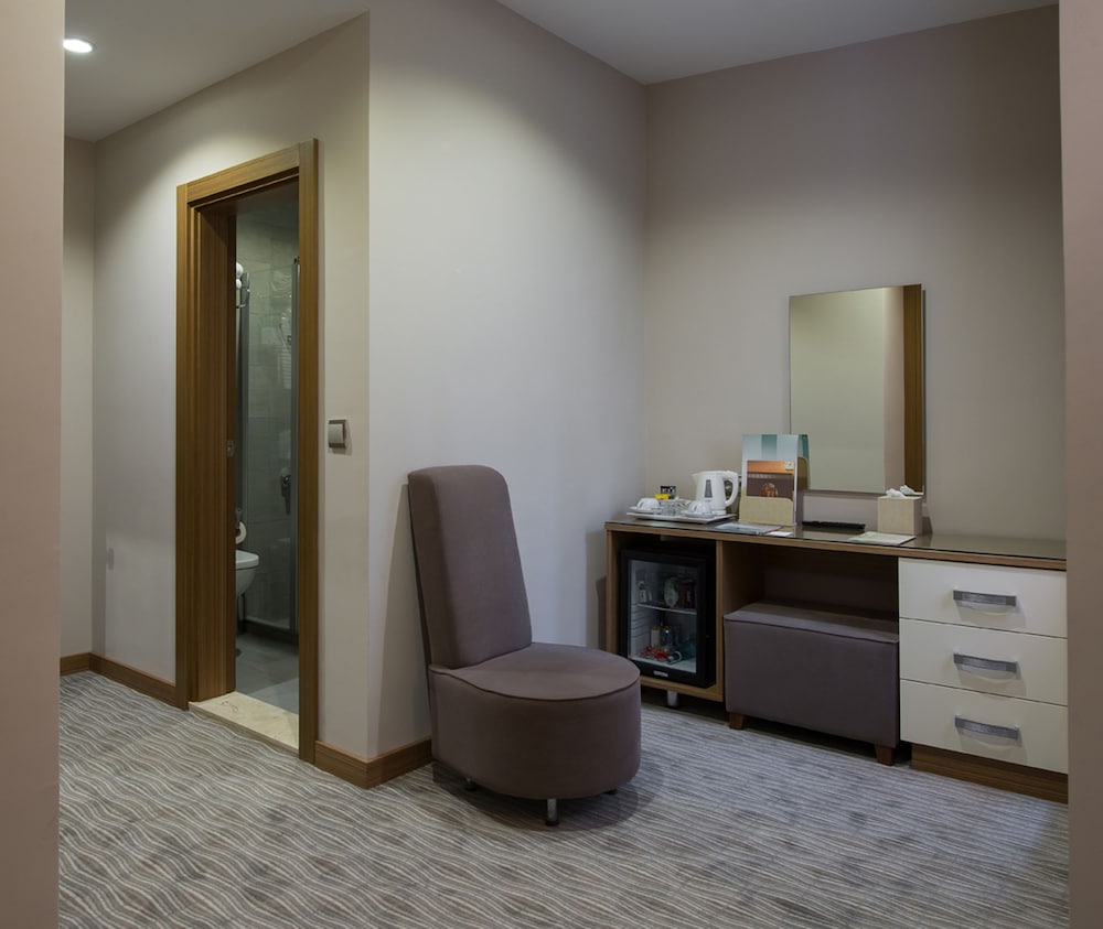 YASMAK COMFORT HOTEL 28/32