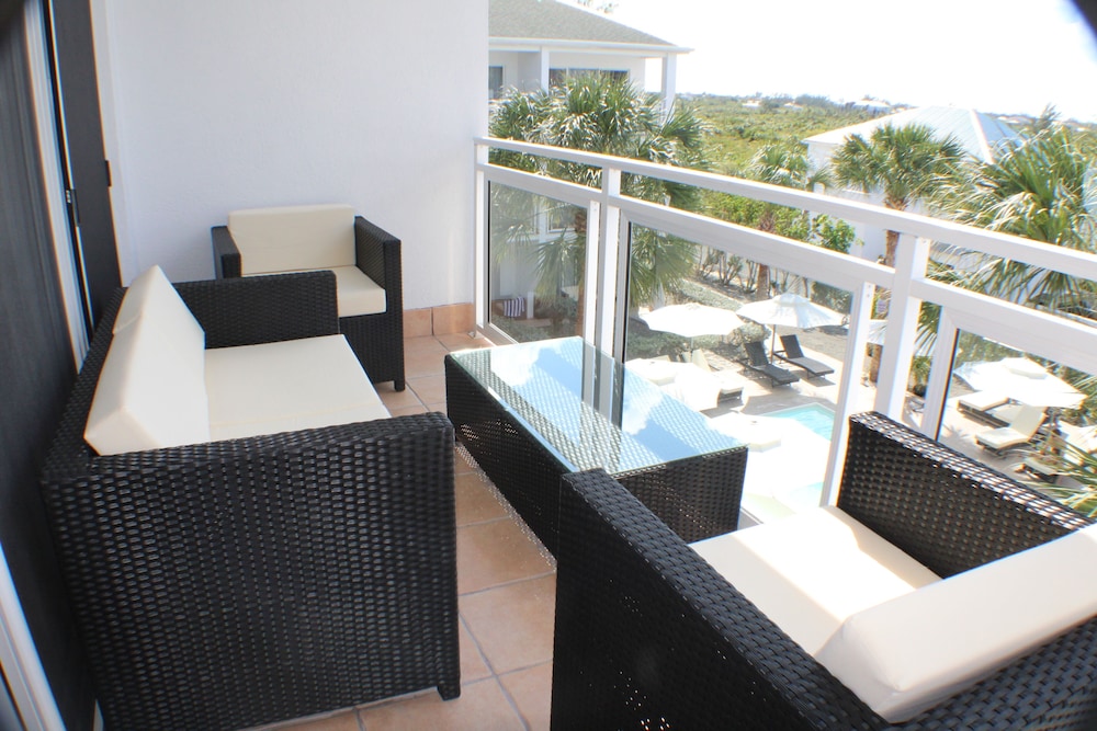 Grace Bay Suites 27/50