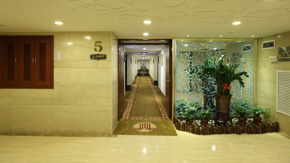 LN New World Hotel 3/46