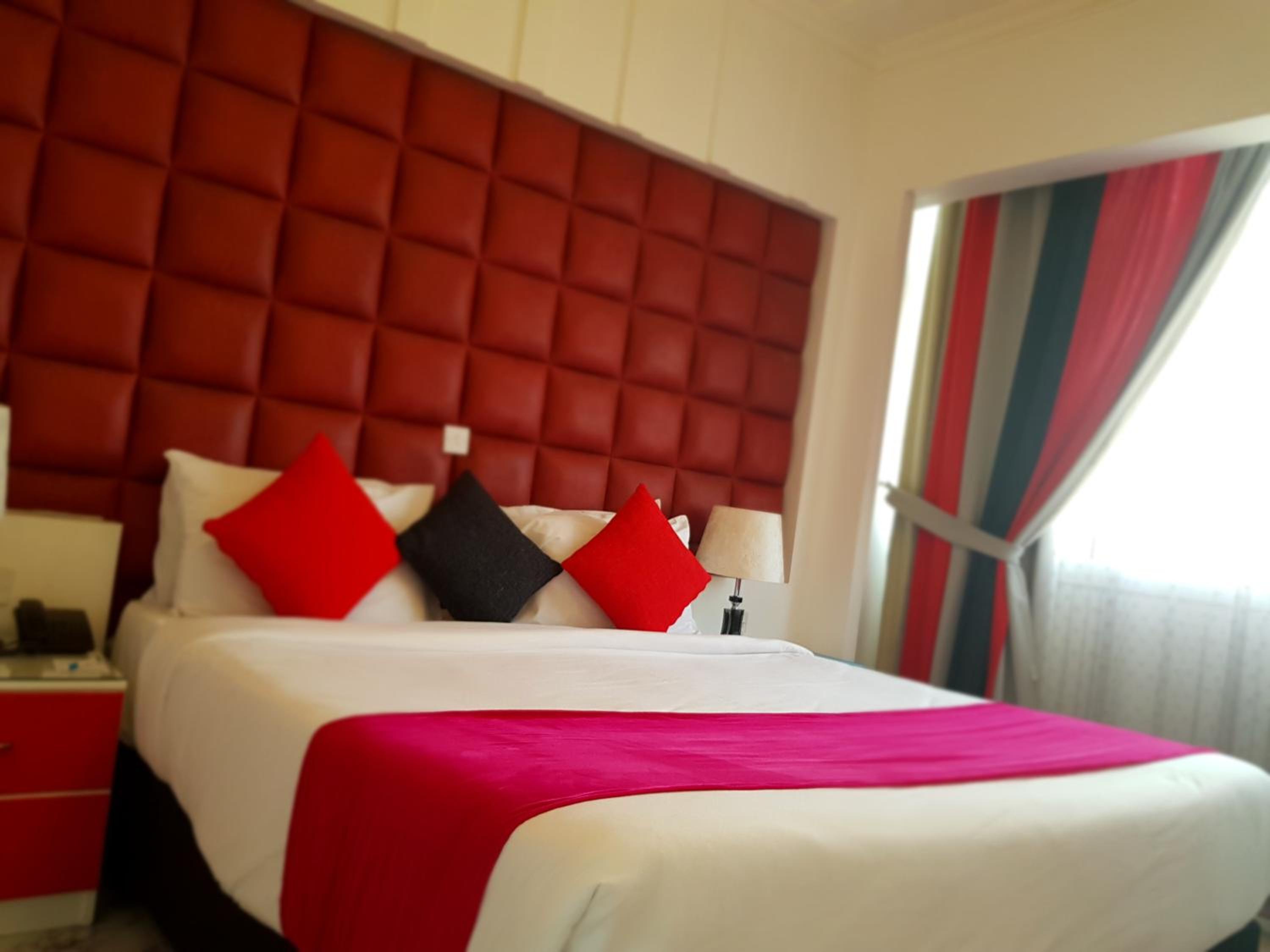 Deluxe, King Bed