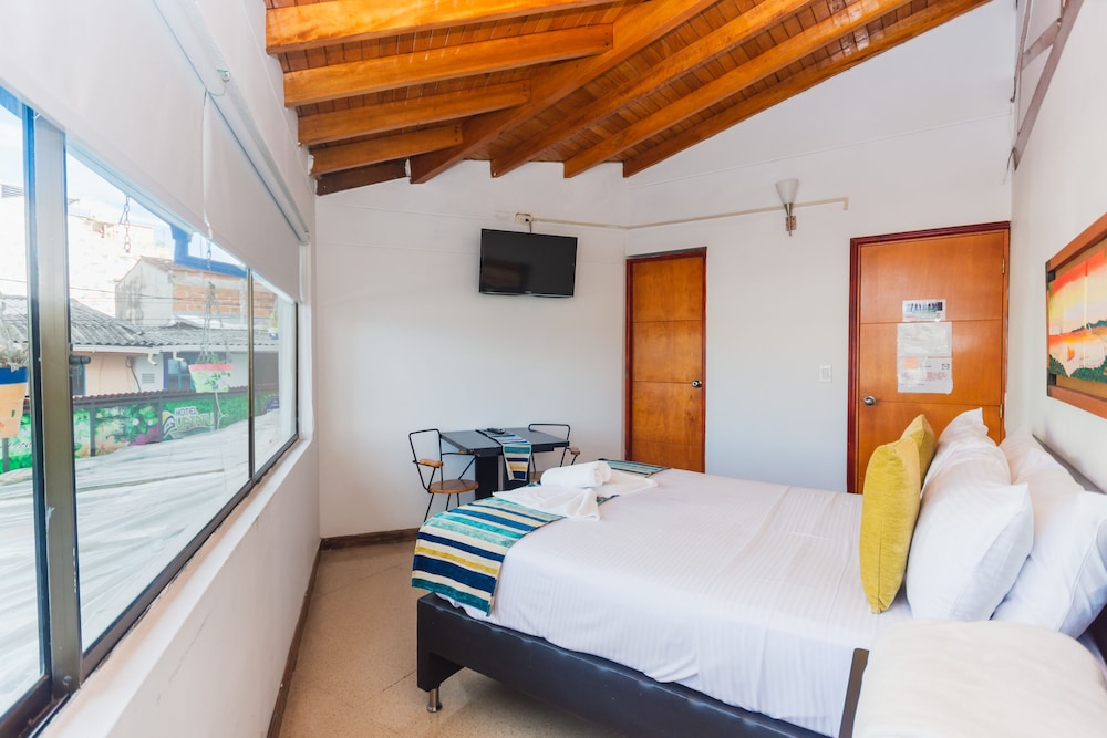 Hotel Guatatur 9/50
