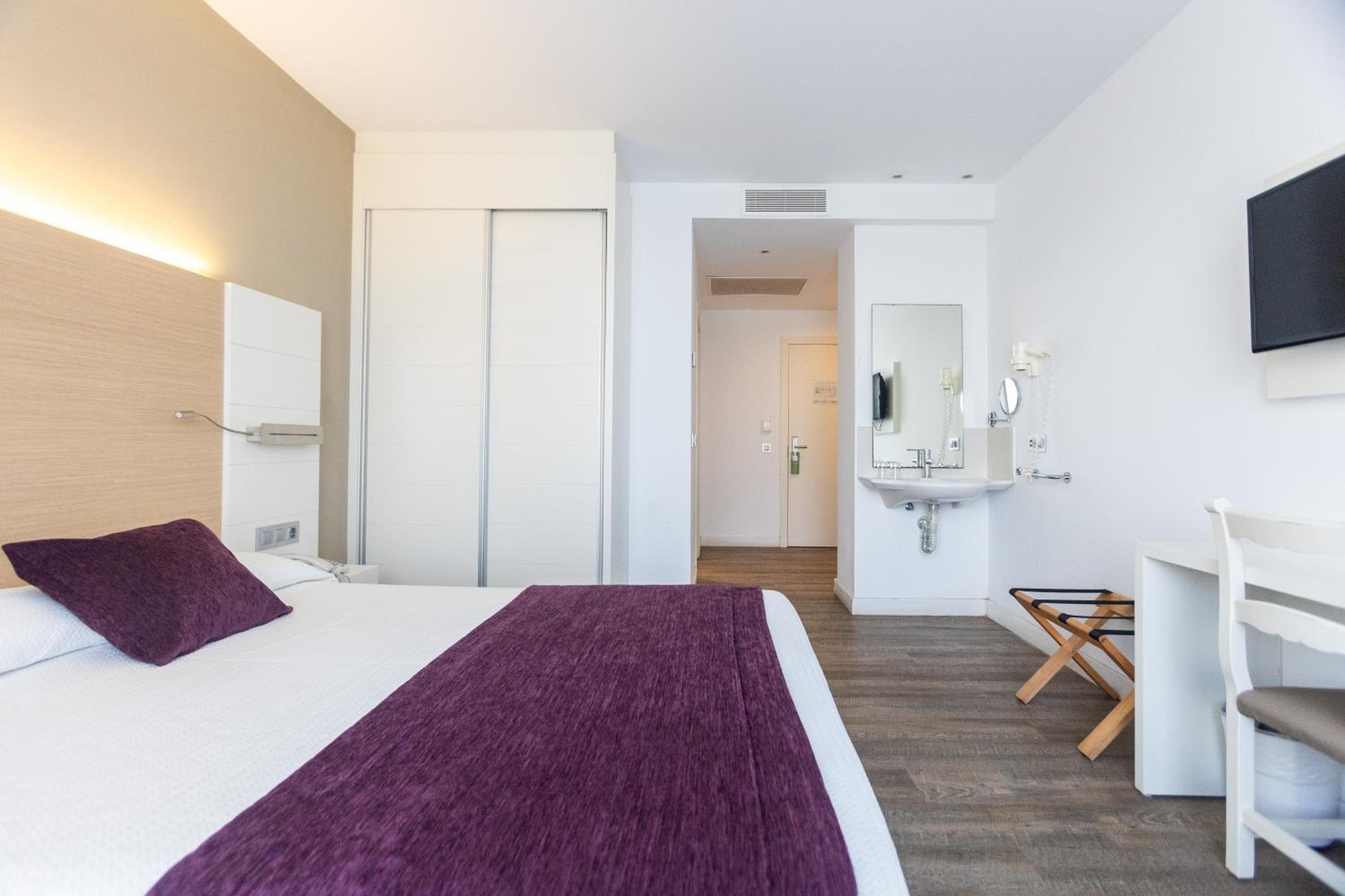 Room, Double Bed, No Balcony, Annex، Hotel Mariant 4/9