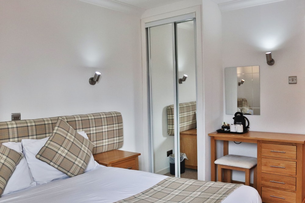 Loch Long Hotel 8/47
