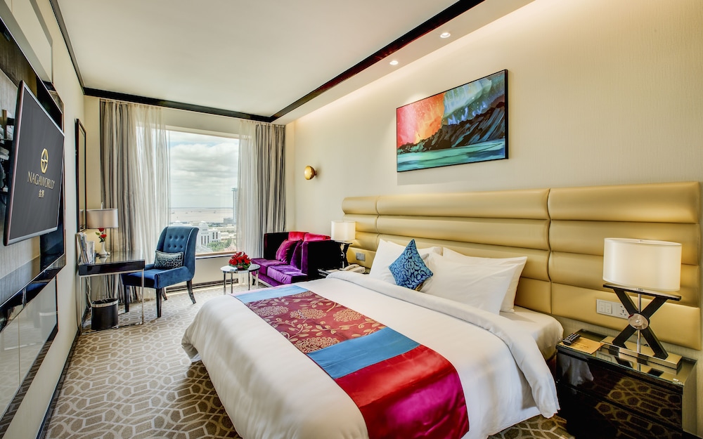 NagaWorld Hotel & Entertainment Complex 10/50