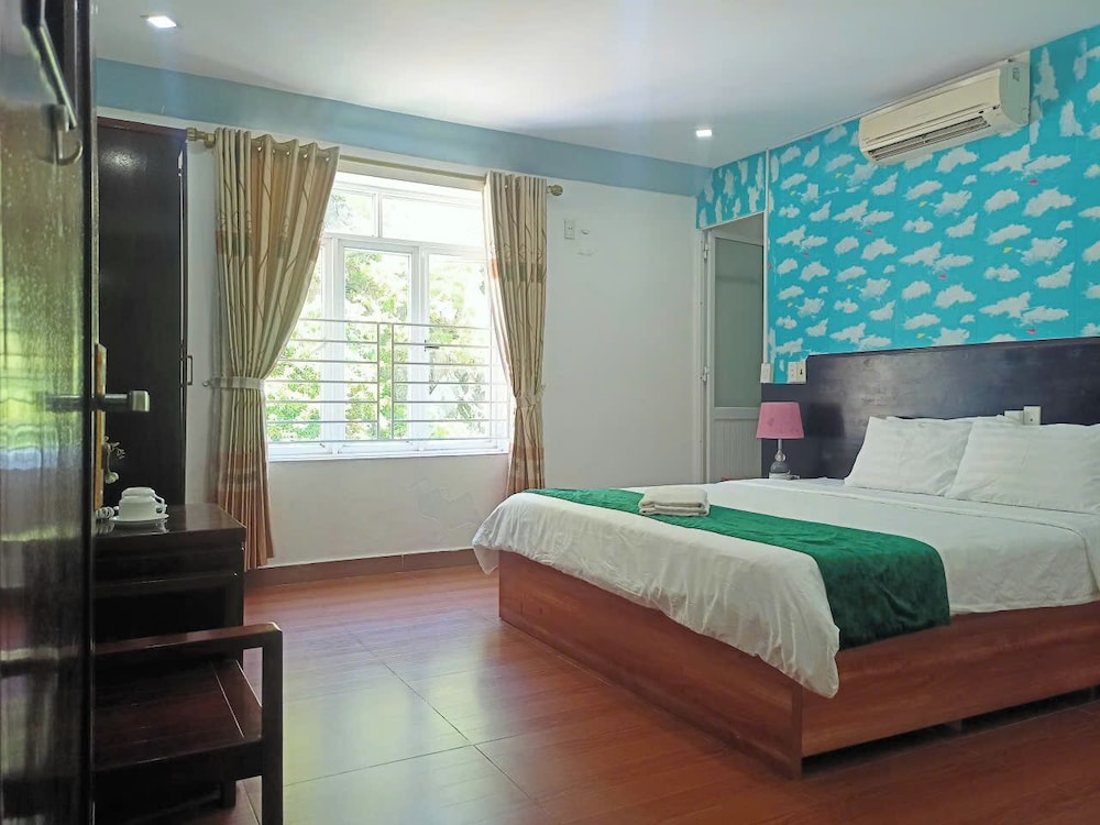 Catba Island Hotel 10/50