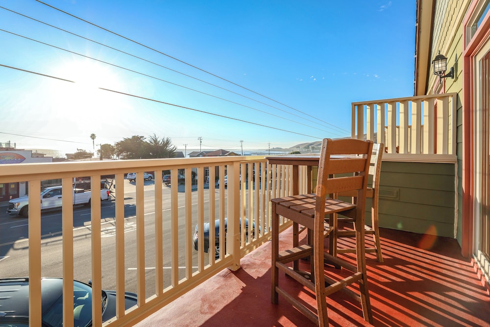 Cayucos Sunset Inn Bed and Breakfast 4/50