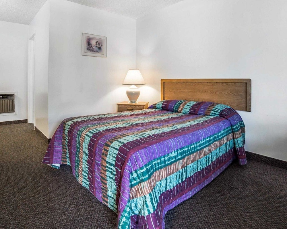 Rodeway Inn & Suites Arlington OR 13/29
