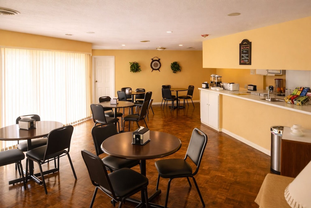 Alvin Extended Stay 44/62