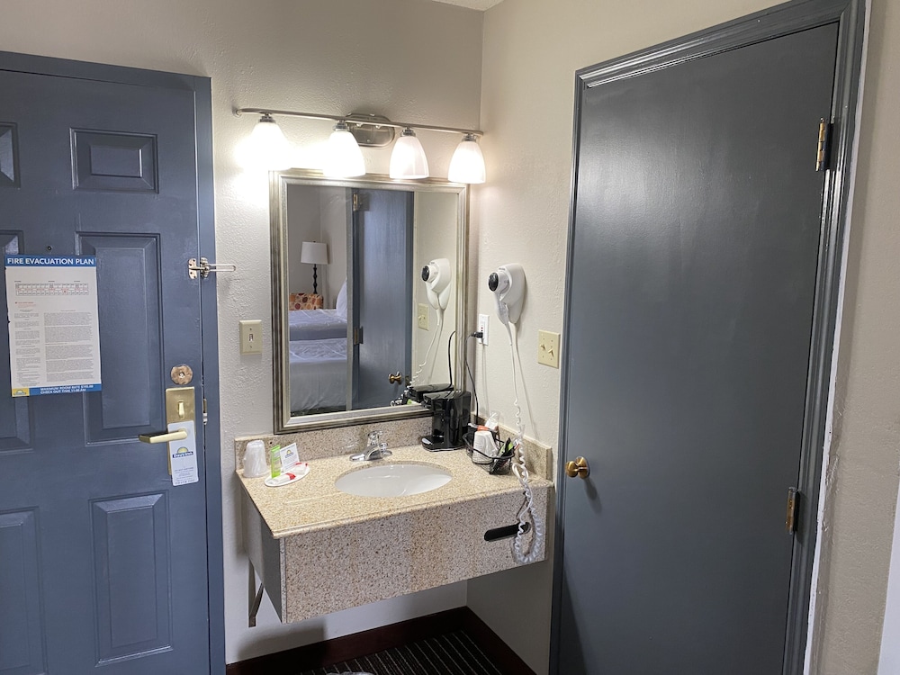 Days Inn by Wyndham Perryville 43/44