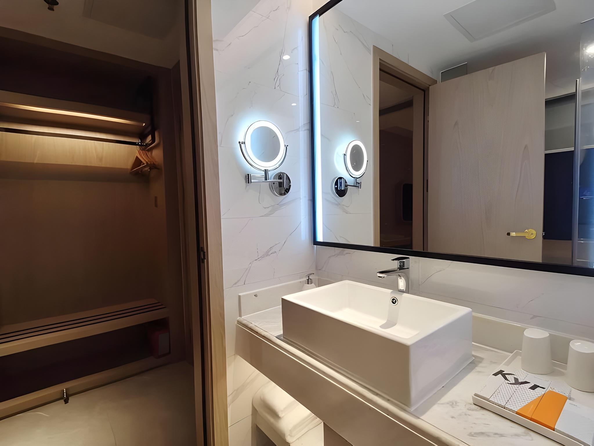 Kyriad Hotel (Guangzhou North Railway Station Metro Station) 47/47