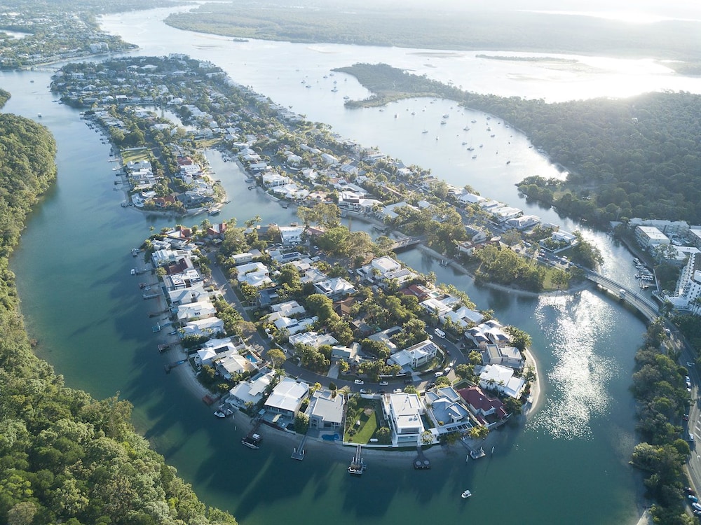 Nomads Noosa Youth Resort 50/60