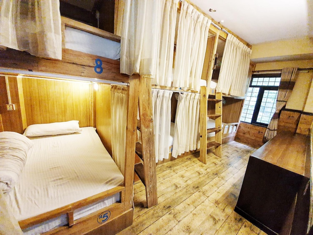 Hotel Forest Lake Backpackers' Hostel 9/25