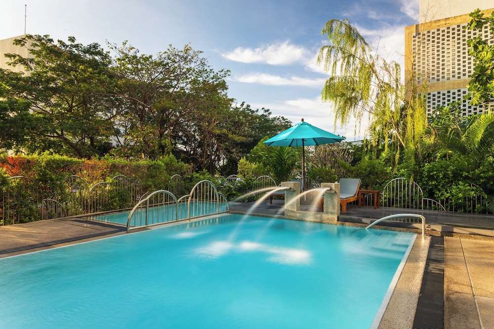 Recenta Phuket Suanluang 25/50
