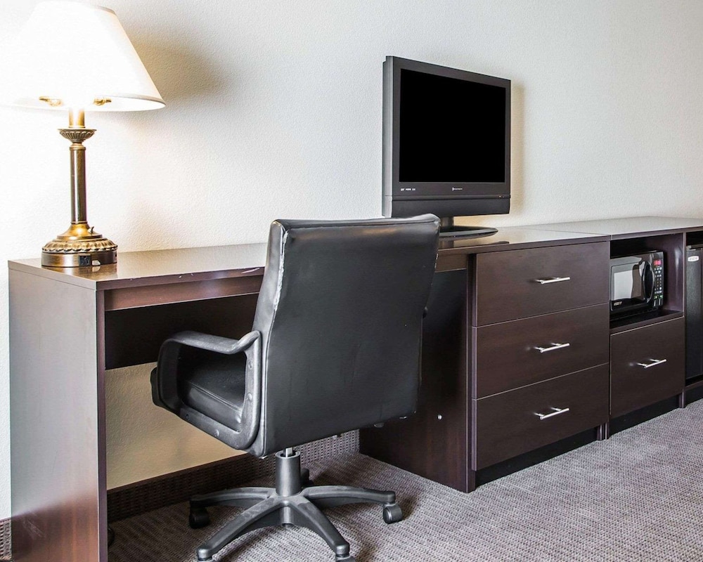 Sleep Inn & Suites Wisconsin Rapids, WI 28/35