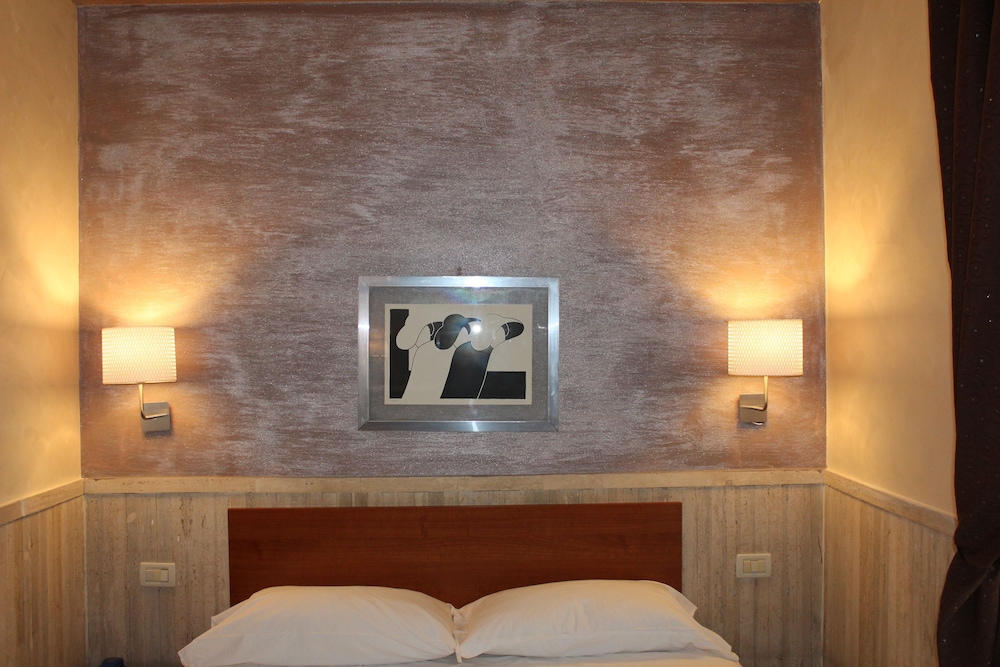 Pyramid Hotel photo4