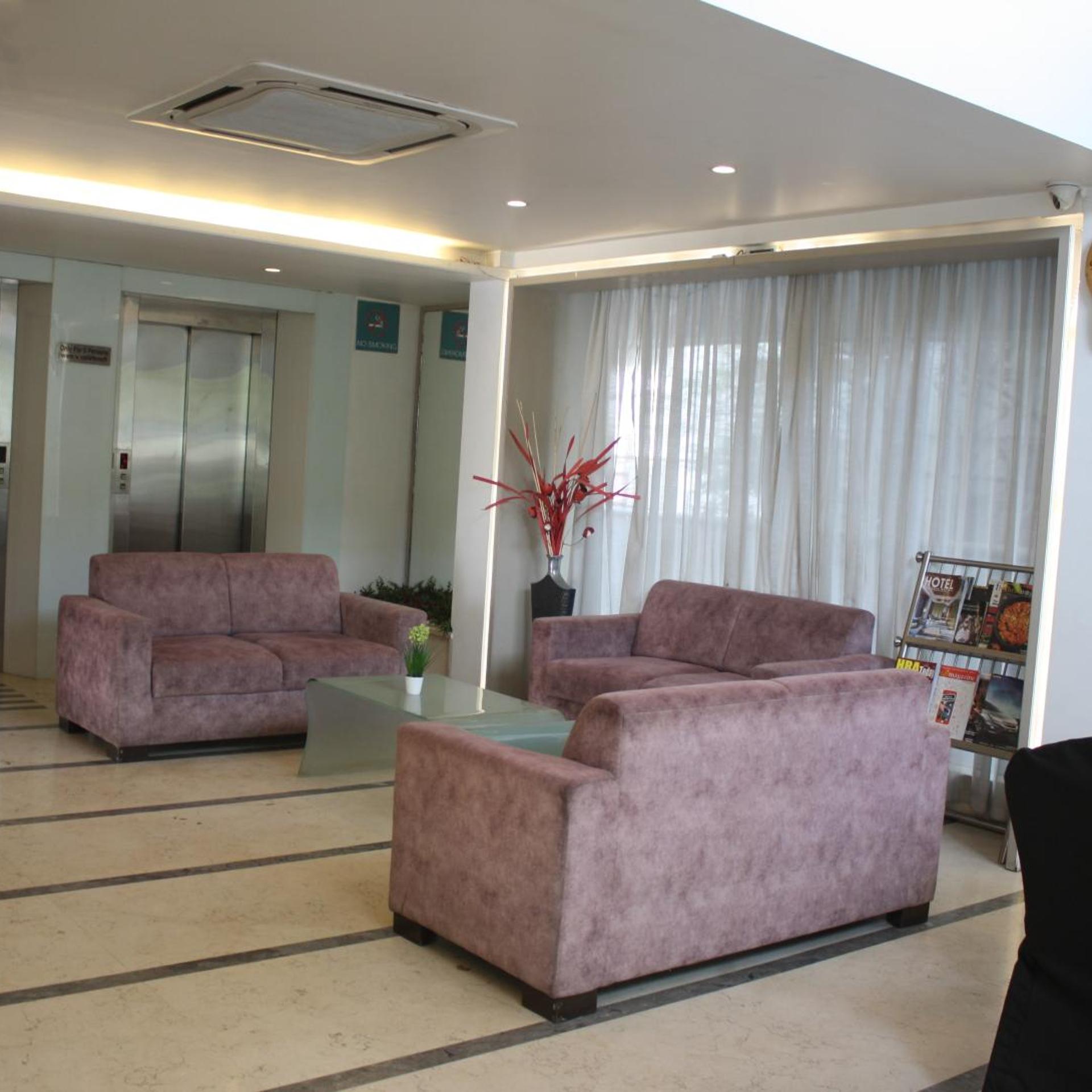 Oyo Premium Deccan Apte Road 32/55