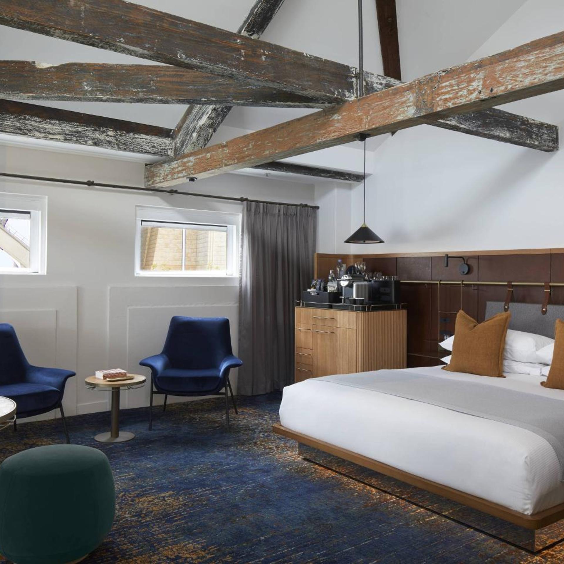 Suite, King Bed, Harbour View 3/8