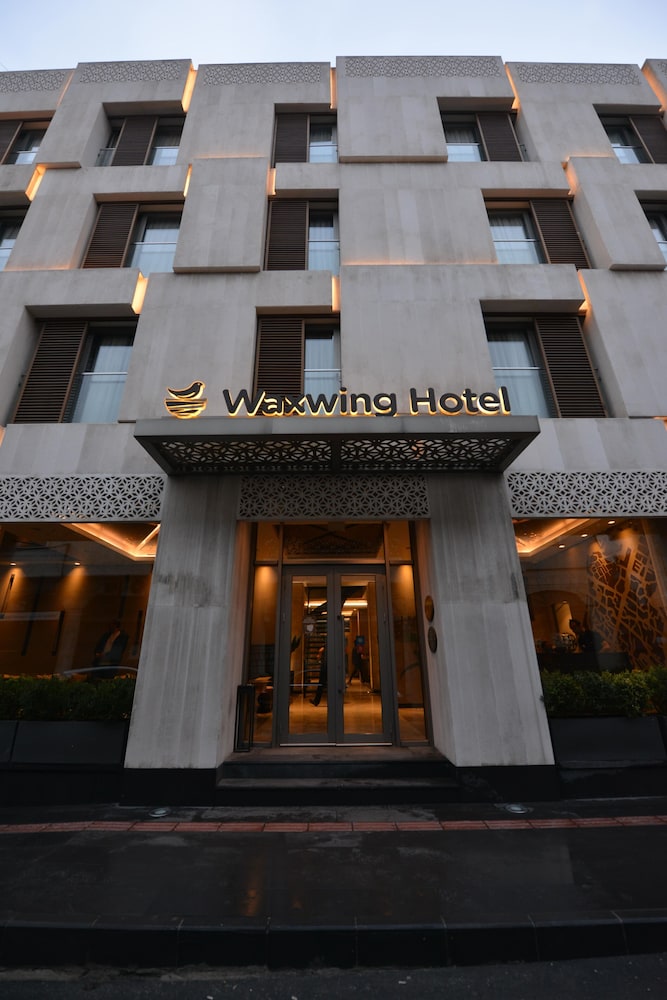 Waxwing Hotel 4/53