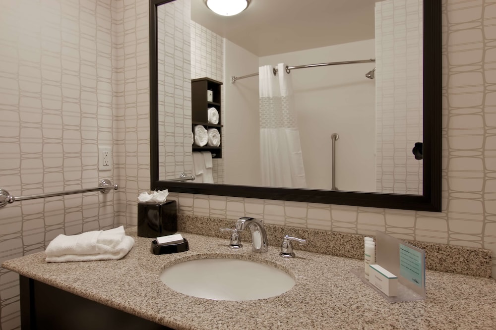 Hampton Inn Suites Bellevue Downtown Seattle Wa 17/53