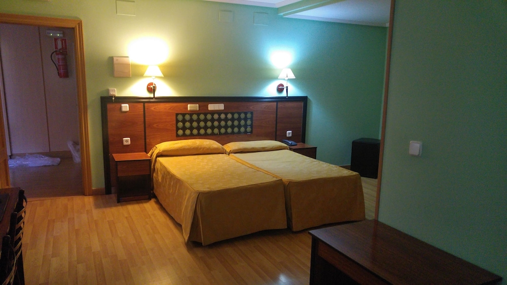 Hotel Cabanas 24/45