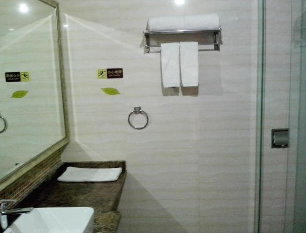 Vienna Hotel (Shenzhen Songgang Liye Road Shop) 20/21