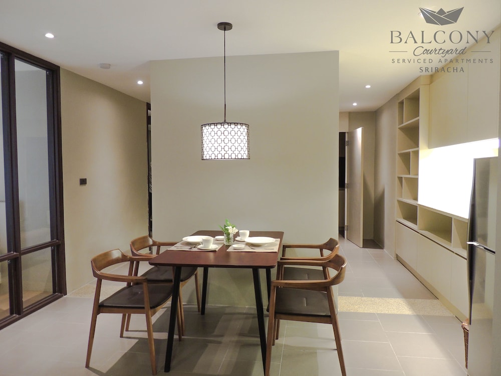 Balcony Courtyard Sriracha Hotel Serviced Apartments 29/50
