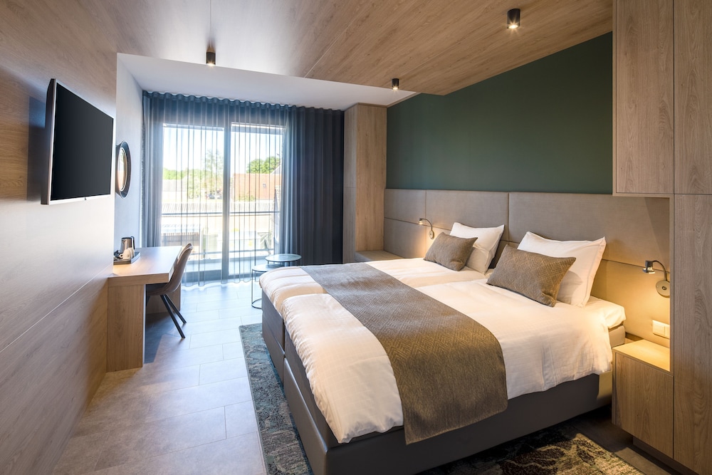 Deluxe, King Bed, Balcony