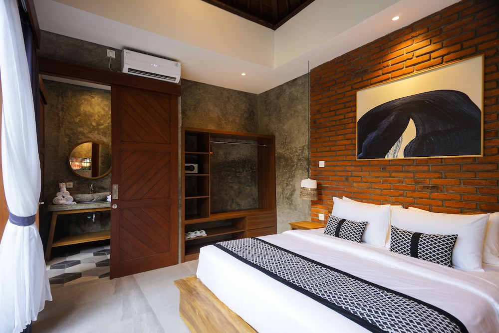 1 BEDROOM, VILLA