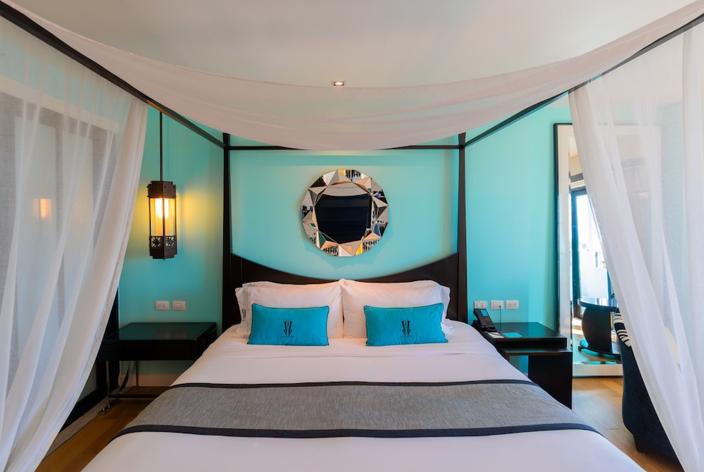 Wave Hotel 17/50