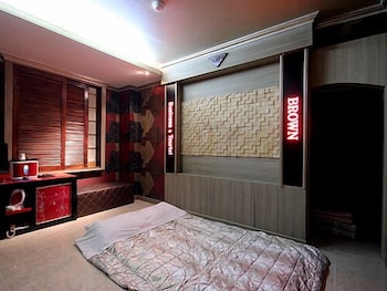 Brown Hotel 21/33