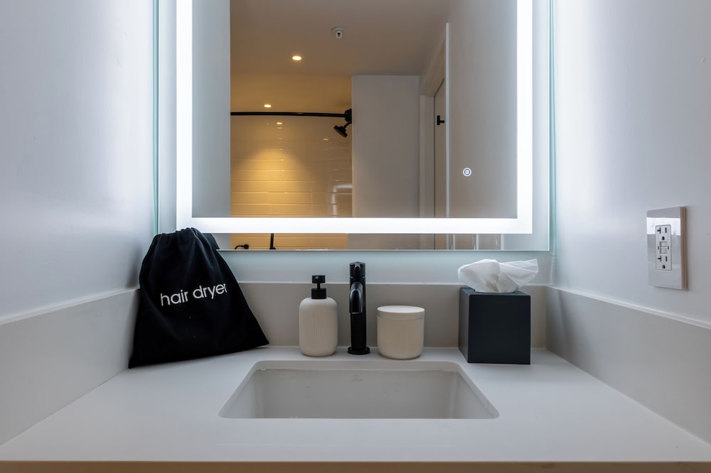 Hotel Mai Downtown Long Beach 58/60
