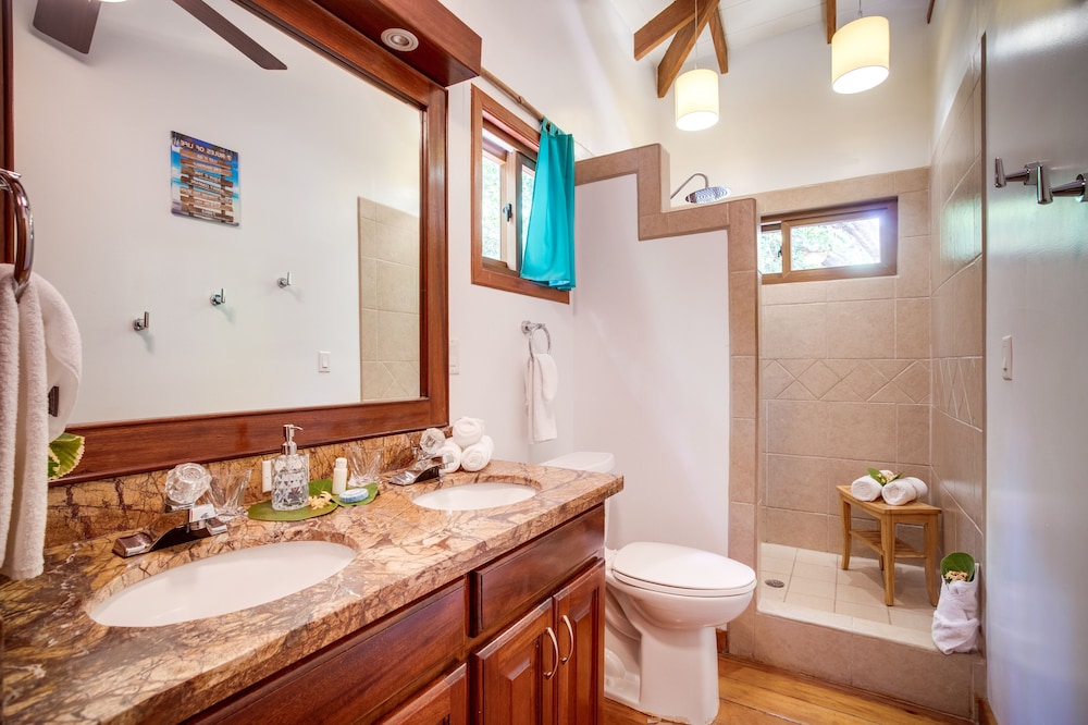 Mariposa Beach Suites 48/50