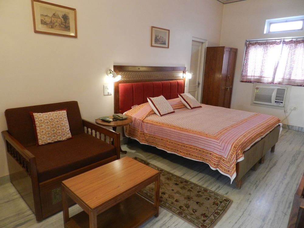SUPERIOR, DOUBLE OR TWIN BED
