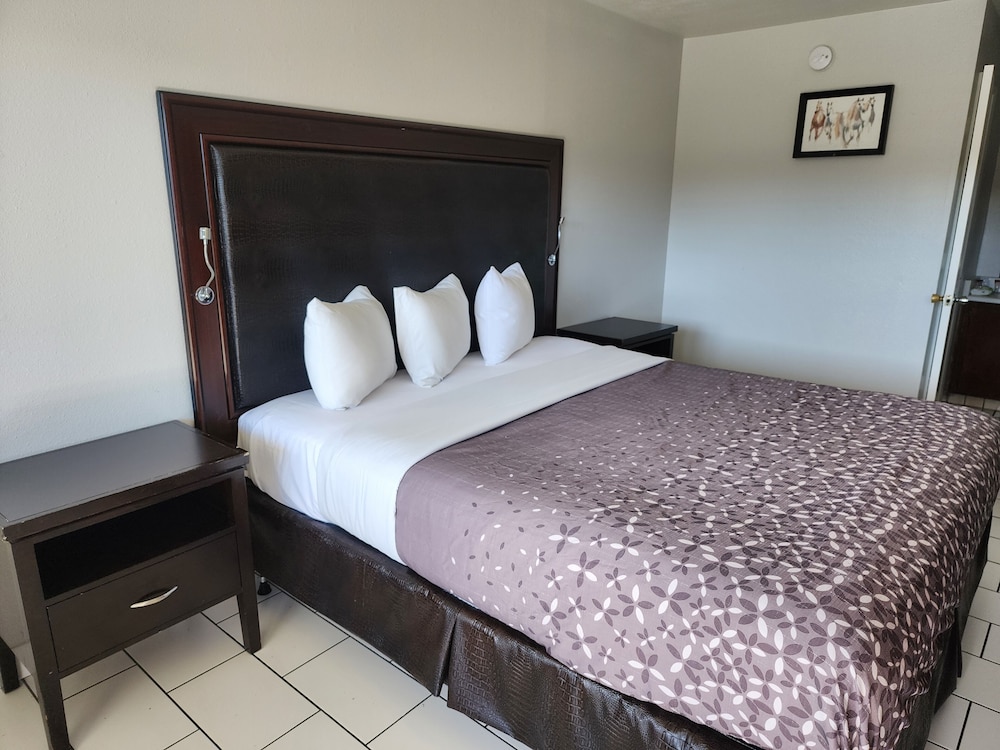 PACIFIC INN 11/23