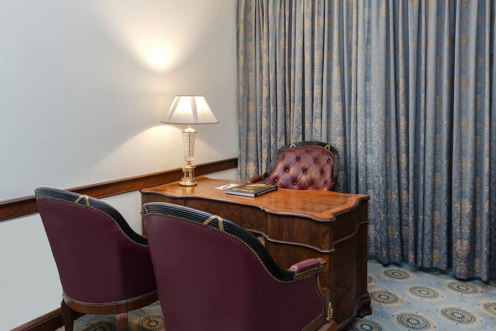LE ROYAL MERIDIEN photo3