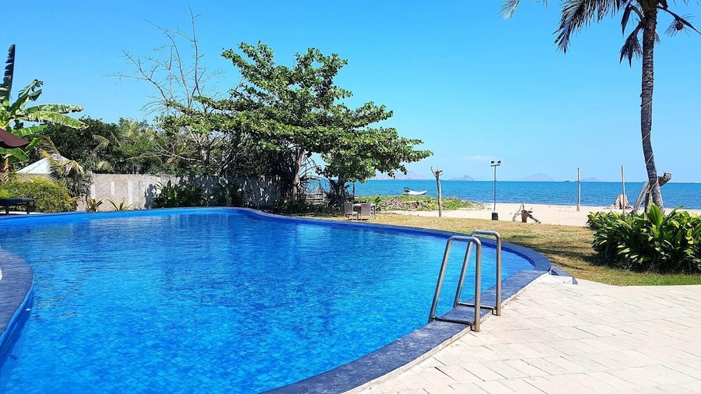 Luwansa Beach Resort 10/38