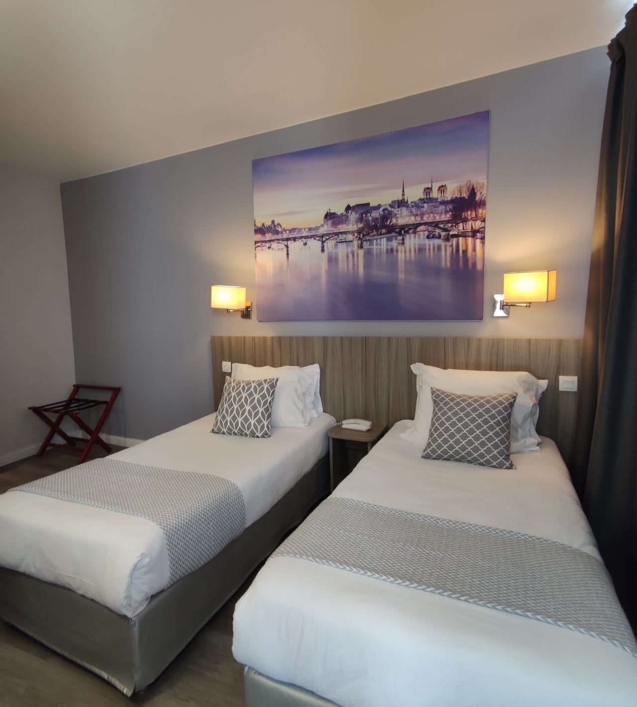 ROOM, TWIN BEDS