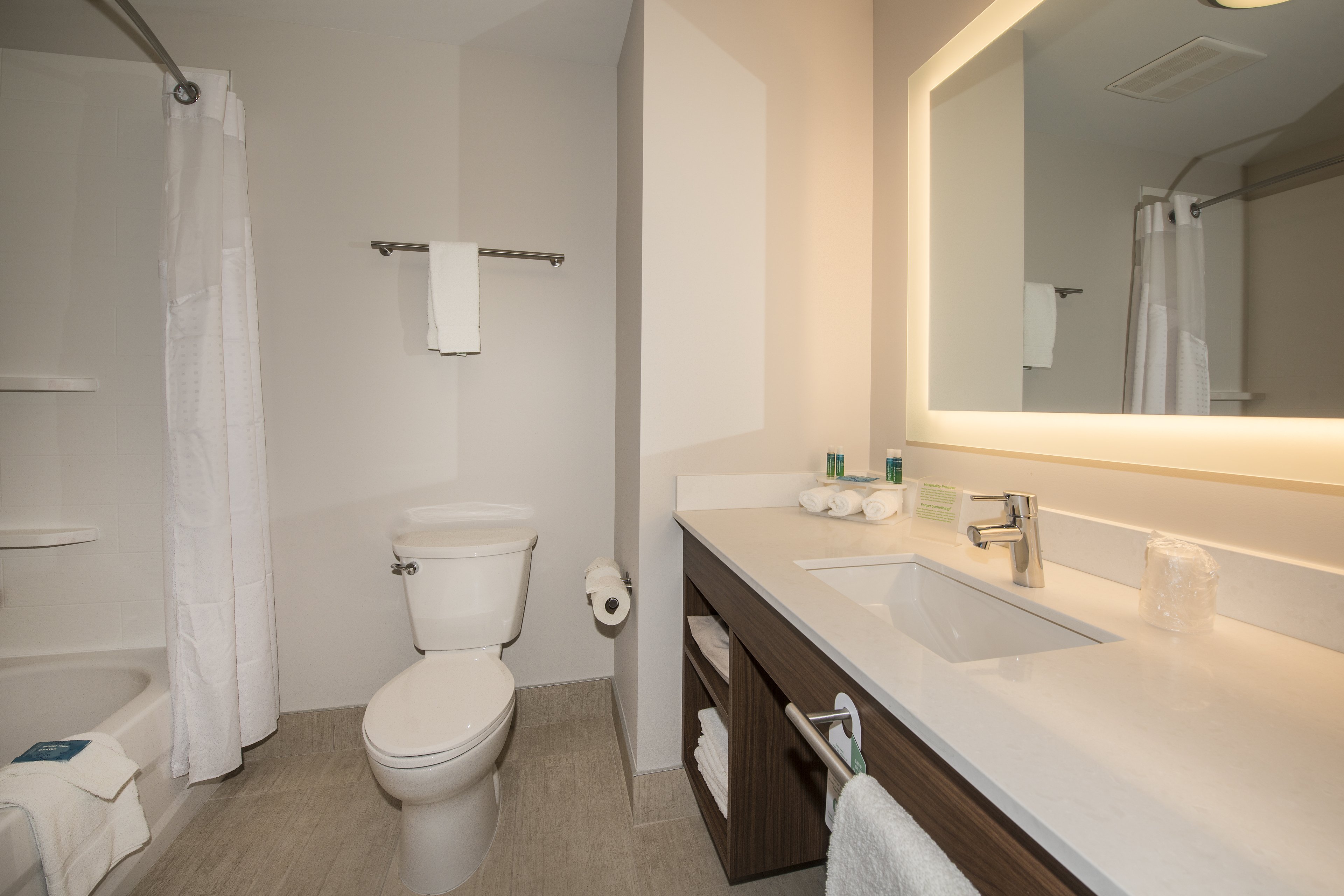 Holiday Inn Express And Suites Victoria Colwood 64/67