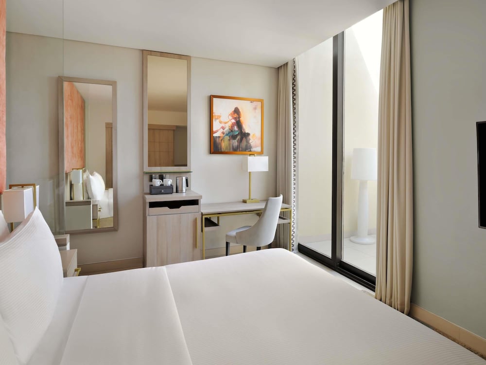 CLASSIC, KING BED, CITY SIDE